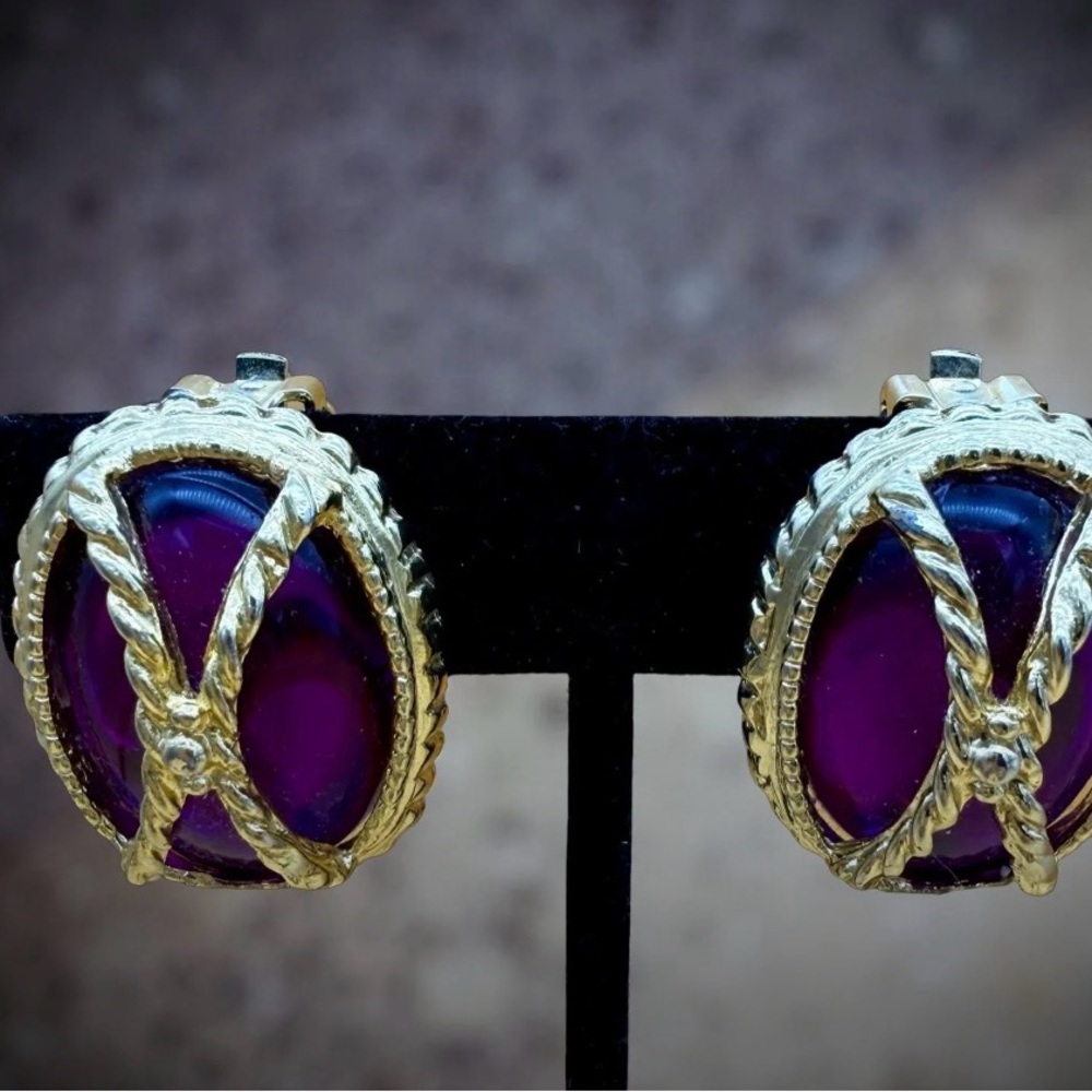 Vintage Gold-Tone Pink Cabochon Clip-On Earrings
